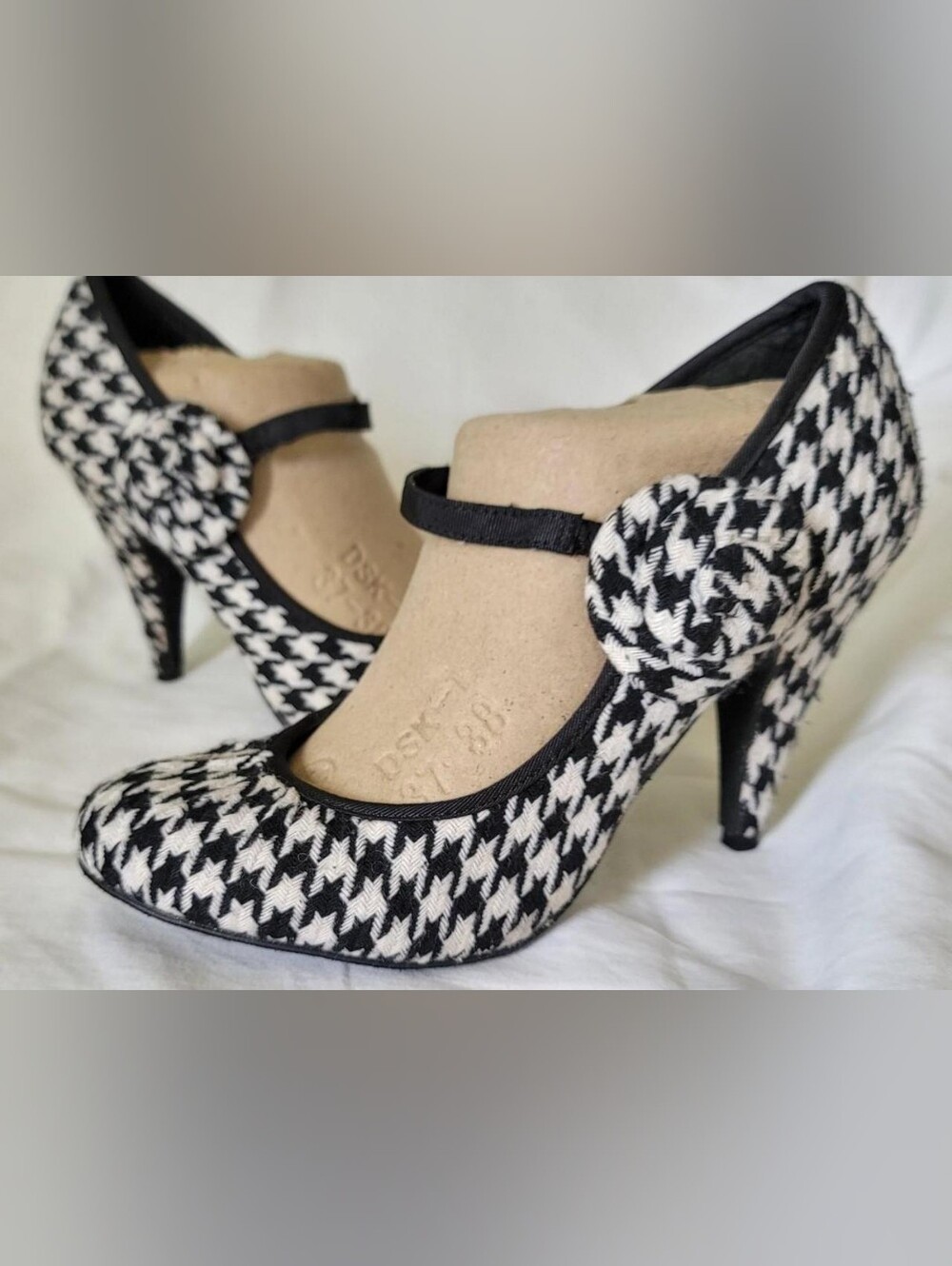 Rocket Dog Vintage Y2K Black & White Houndstooth Mary Jane Heels With Rosette